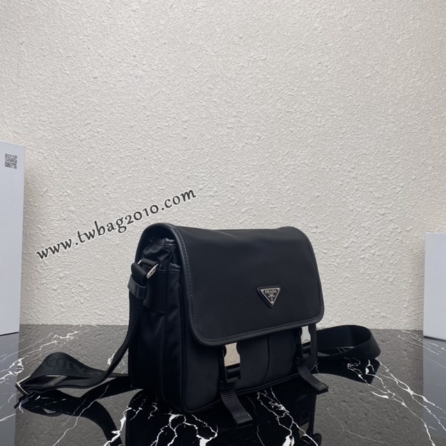 Prada專櫃新款男士郵差包 2VD769 普拉達尼龍翻蓋手袋男士肩背包 csp1134